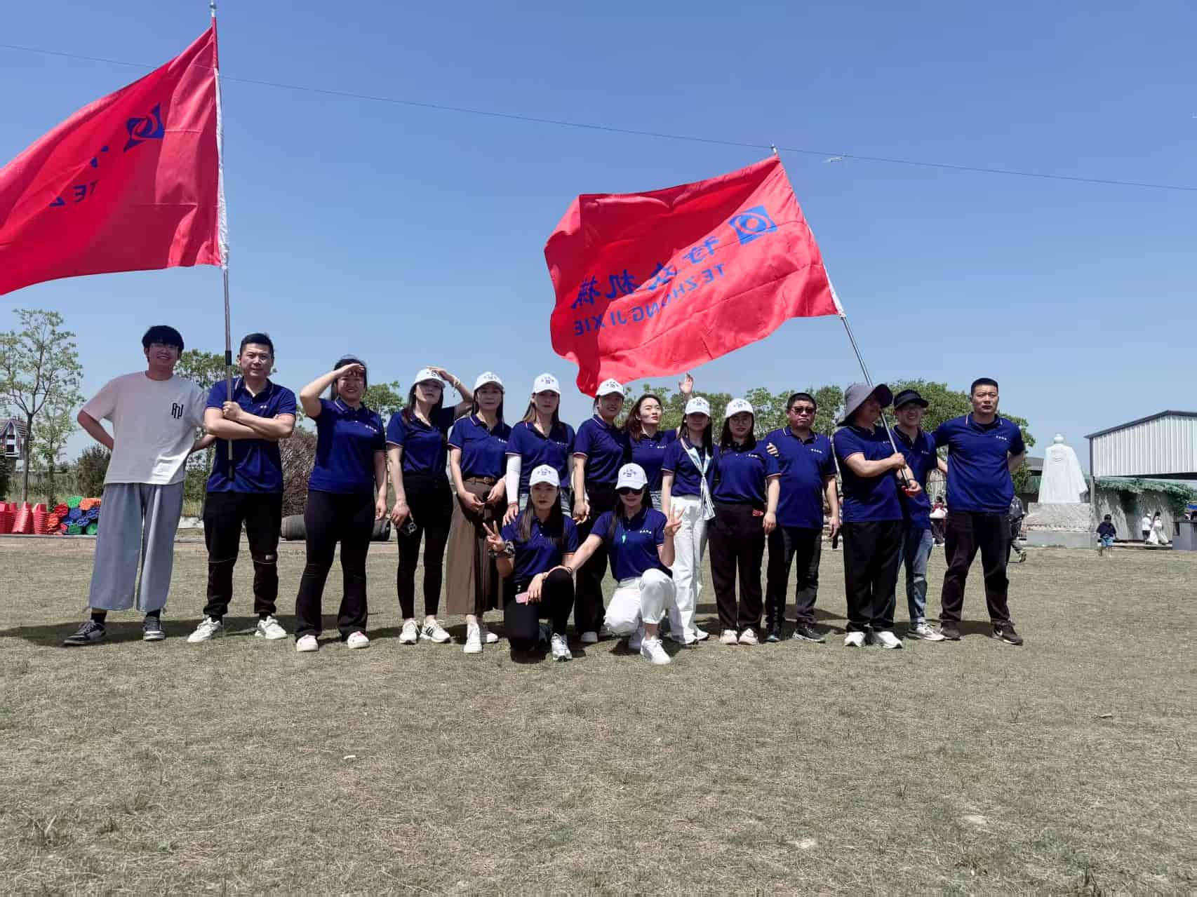 Meraikan Hari Pekerja: Jentera TeZhong Membina Kerja Berpasukan di Ladang Shengyang